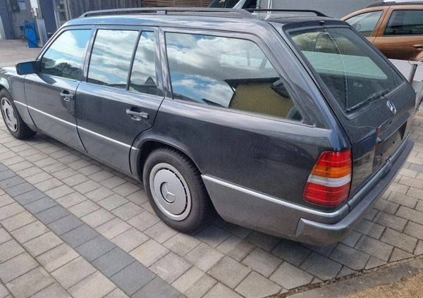 Mercedes-Benz Klasa E cena 15700 przebieg: 309000, rok produkcji 1994 z Biała małe 191